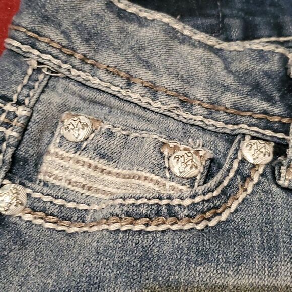 Zco Women's Embroidered Bermuda Jean Shorts Size 5 - Picture 2 of 9